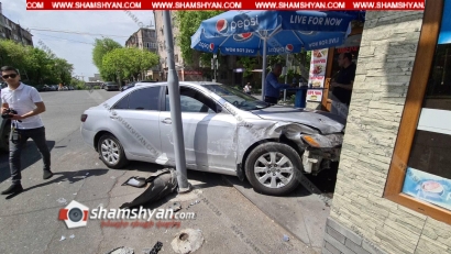 Ավտովթար Երևանում. բախվել են Toyota Sienta-ն ու Toyota Camry-ն. վերջինս էլ մասամբ հայտնվել է թոնրատան տարածքում. 3 վիրավորներից 2-ը երեխաներ են. ՖՈՏՈՌԵՊՈՐՏԱԺ, ՏԵՍԱՆՅՈՒԹ