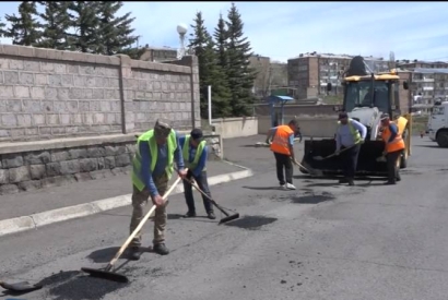 Գավառի ասֆալտապատ փողոցներում իրականացվում են փոսային նորոգման աշխատանքներ