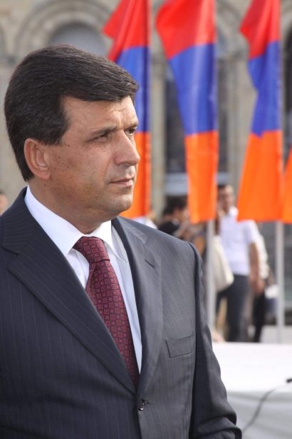 ԹԵՐԹԵԼՈՎ ՊԱՏՄՈՒԹՅՈՒՆԸ. Երջանկահիշատակ Արմեն Երիցյանի շնորհիվ Հայաստան բերված հրշեջ ավտոմեքենաներով հրշեջ-փրկարարները շարունակում են կատարել փրկարարի՝ իրենց վեհ առաքելությունը. ՖՈՏՈՌԵՊՈՐՏԱԺ
