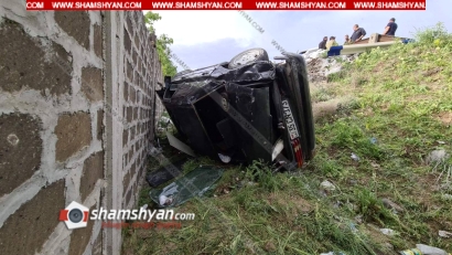 Խոշոր ավտովթար Կոտայքի մարզում. Երևան-Գառնի ճանապարհին բախվել են Opel-ն ու Mercedes-ը. վերջինս կոտրել է երկաթե արգելապատնեշներն ու կողաշրջված վիճակում բախվել քարե պարսպին. ՖՈՏՈՌԵՊՈՐՏԱԺ, ՏԵՍԱՆՅՈՒԹ