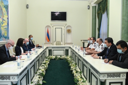 Արթուր Դավթյանը ԵԽԽՎ զեկուցողին ծանոթացրել է Արցախյան երկրորդ պատերազմում Ադրբեջանի ԶՈՒ կողմից իրականացված ռազմական հանցագործությունների փաստերին