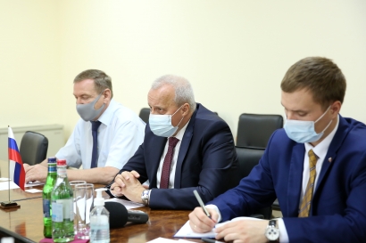 ՀՀ բարձր տեխնոլոգիական արդյունաբերության նախարարի պաշտոնակատարը ընդունել է Հայաստանում Ռուսաստանի Դաշնության արտակարգ և լիազոր դեսպանի գլխավորած պատվիրակությանը. ՖՈՏՈՌԵՊՈՐՏԱԺ