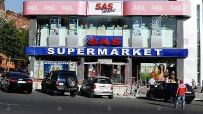 Ոստիկանությունը որոնում է «ՍԱՍ» սուպերմարկետի անվտանգության 27-ամյա աշխատակցին, ով կասկածվում է «ՍԱՍ» սուպերմարկետի դիմաց 64-ամյա քաղաքացուն գանգուղեղային վնասվածք պատճառելու մեջ