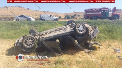 Խոշոր ավտովթար Արարատի մարզում. Mercedes-ը Ուրցաձորում բախվել է բետոնե էլեկտրասյանն ու գլխիվայր շրջվել. կա վիրավոր. ՖՈՏՈՌԵՊՈՐՏԱԺ