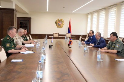 Արշակ Կարապետյանը և Ռուստամ Մուրադովը քննարկել են իրադրությունը հայ-ադրբեջանական սահմանին