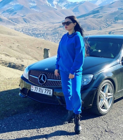 Հայտնի դերասանուհու Mercedes-ը Սևանի ԳԱԻ պոստի մոտ կանգնեցվել է․ նա ենթարկվել է խոշոր չափի տուգանքի