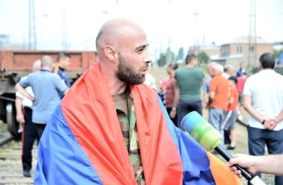 Սևանում 32-ամյա Վարազդատը ռեկորդ է սահմանել՝ մեկ ձեռքով տեղաշարժելով 84 տոննա քաշով 4 վագոն. ՏԵՍԱՆՅՈՒԹ