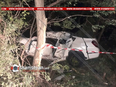 Խոշոր ավտովթար Շիրակի մարզում. Nissan Teana-ն բախվել է ծառերին. վիրավորներին ավտոմեքենայից դուրս են բերել փրկարարներն ու քաղաքացիները. օպերատիվ են գործել բժիշկներն ու ճանապարհային ոստիկանները. ՖՈՏՈՌԵՊՈՐՏԱԺ