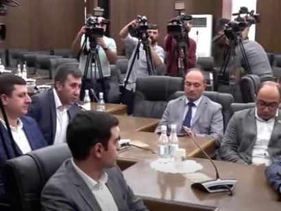 «Հայաստան» եւ «Պատիվ ունեմ» խմբակցությունները քննարկում են անցկացրել իրավաբանների մասնակցությամբ
