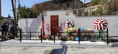 Մարտակերտում բացվել է խաչքար՝ 44-օրյա պատերազմում զոհված քաջորդիներ Հարութ Բաբայանի և Գարիկ Մնացականյանի հիշատակին