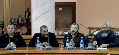 ՀՀ պաշտպանության նախարարը հանդիպել է 44-օրյա պատերազմում զոհված, անհայտ կորած, կամ գերության մեջ հայտված զինծառայողների և կամավորականների հարազատներին. ՖՈՏՈՌԵՊՈՐՏԱԺ