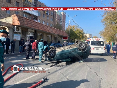 Խոշոր ավտովթար՝ Երևանում. բախվել են Nissan-ն ու Volkswagen-ը վերջինս էլ բախվել է կայանված Mercedes-ին և գլխիվայր շրջվել՝ փակելով ճանապարհը, ՖՈՏՈՌԵՊՈՐՏԱԺ, ՏԵՍԱՆՅՈՒԹ