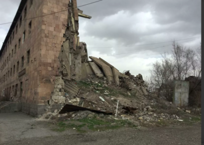 Գյումրիում ապամոնտաժվում է երկրաշարժի «համր վկան»