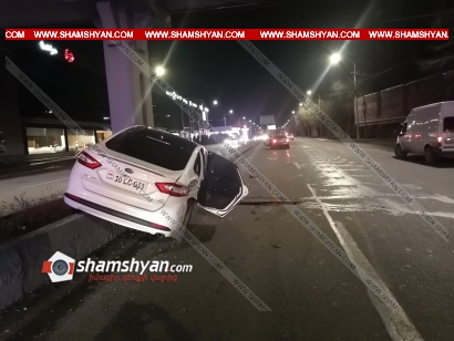 Ավտովթար Երևանում. բախվել են Toyota և Ford մակնիշի ավտոմեքենաները. վերջինս  հայտնվել է բետոնե պատնեշի վրա. կա վիրավոր. ՖՈՏՈՌԵՊՈՐՏԱԺ