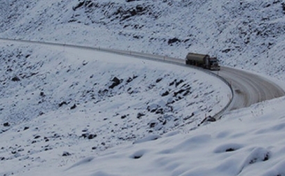 Վարդենյաց լեռնանցքը (անվաշղթաների կիրառման դեպքում) դժվարանցանելի է կցորդիչով բեռնատարների համար, Սյունիքի, Արագածոտնի և Շիրակի մարզերի ավտոճանապարհներին  մերկասառույց է