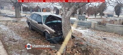 Ավտովթար՝ Արագածոտնի մարզում. 35-ամյա վարորդը Volkswagen-ով գերեզմանների մոտ բախվել է ծառին, կա 3 վիրավոր. ՖՈՏՈՌԵՊՈՐՏԱԺ