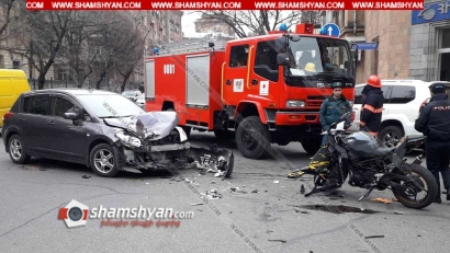 Երևանում բախվել են Nissan Tiida-ն ու Kawasaki Ninja մոտոցիկլը. վերջինս կողաշրջվել է, մոտոցիկլավարը տեղափոխվել է  հիվանդանոց. օպերատիվ են գործել փրկարարները, բժիշկներն ու պարեկները. ՖՈՏՈՌԵՊՈՐՏԱԺ