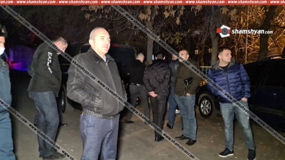 Երևան քաղաքի ոստկանության քրեականի պետի գլխավորությամբ «Դալմա Գադեն Մոլ»-ի  մոտ իրականացվել է հատուկ օպերացիա. ծանր հանցանքի մեջ հետախուզվողը, ով եղել է զինված, ոստիկանների կողմից  պրոֆեսիոնալ ձևի վնասազերծվեց. ՖՈՏՈՌԵՊՈՐՏԱԺ, ՏԵՍԱՆՅՈՒԹ