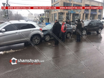 Ավտովթար Երևանում. բախվել են BMW-ն, Mitsubishi-ն ու Skoda-ն. կա վիրավոր. ՖՈՏՈՌԵՊՈՐՏԱԺ