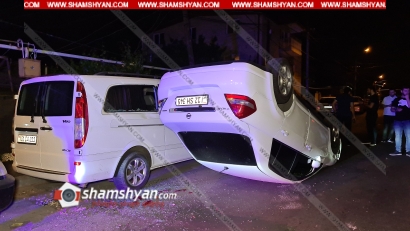Ավտովթար Երևանում. բախվել են Hyundai Elantra-ն, Mercedes Vito-ն ու Nissan Tiida-ն, վերջինս գլխիվայր շրջվել է. ՖՈՏՈՌԵՊՈՐՏԱԺ, ՏԵՍԱՆՅՈՒԹ