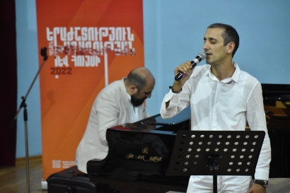Արցախյան 44-օրյա պատերազմի մասնակից Արման Աբրահամյանը ներկայացրել է նոր երգ՝ նվիրված Աղավնո գյուղին. ՏԵՍԱՆՅՈՒԹ