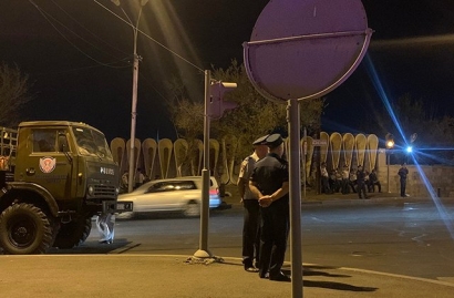 Արտակարգ դեպք՝ Երևանում. գիշերը պայթուցիկ են նետել կառավարական ամառանոցների մոտ ծառայություն կատարող ոստիկանության զորքերի աշխատակիցների ուղղությամբ. հայտնաբերվել են պայթուցիկներ
