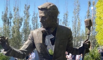 Երեւանի քաղաքային պանթեոնում տեղադրվել է Հայկոյի արձանը. news.am