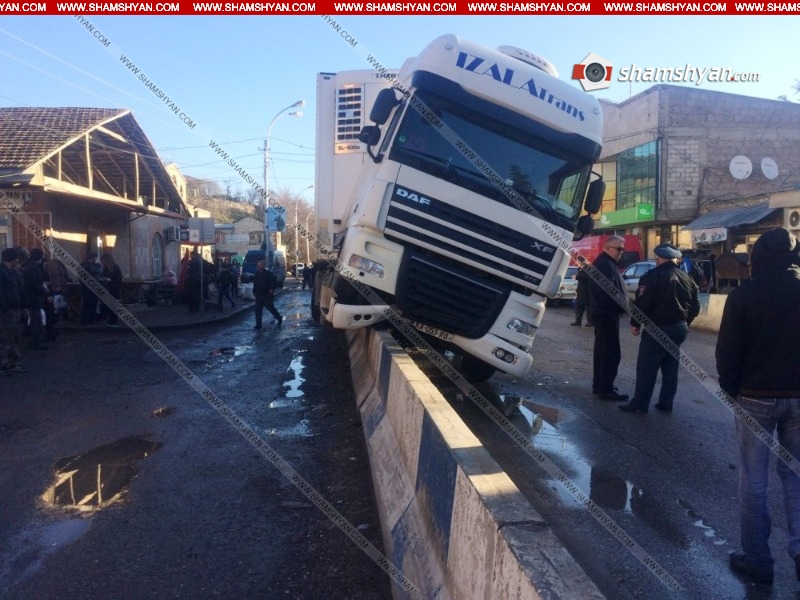Իջևանում  Թուրքիայի քաղաքացի բեռնատարով բախվել է բաժանարար բետոնին