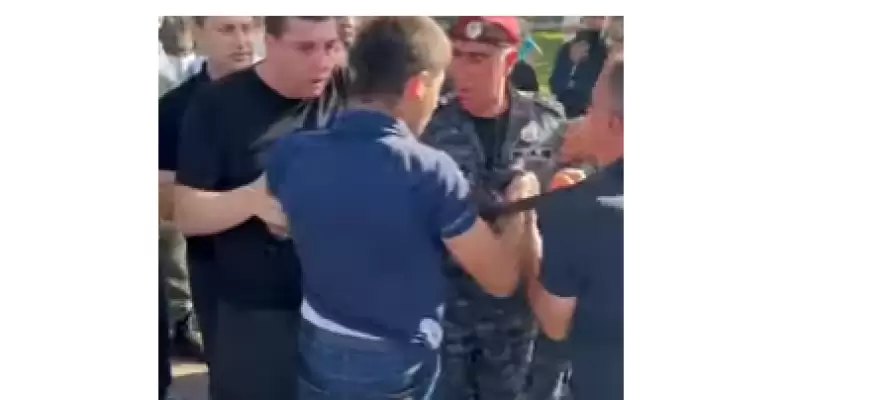 Ծեծկռտուք, քաշքշուք քաղաքացիների ու կարմիր բերետավորների միջև Օպերայում․Hayeli.am