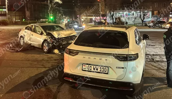 Ավտովթար՝ Երևանում․ Կոմիտասի պողոտա, Գյուլբենկյան և Կասյան փողոցների խաչմերկում բախվել են «Toyota Land Cruiser», «Kia Forte» և «Honda e:NS1» ավտոմեքենաները․ շտապօգնությունը տեղում բուժօգնություն է ցուցաբերել 1 հոգու․ ՖՈՏՈՌԵՊՈՐՏԱԺ, ՏԵՍԱՆՅՈՒԹ