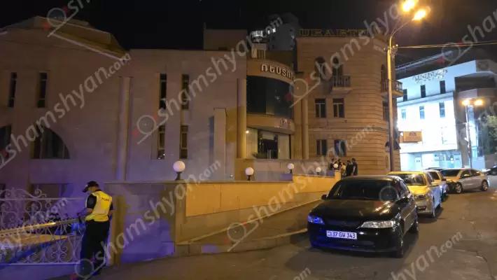Կրակոցներ՝ Երևանում հայտնի «Ուրարտու» ռեստորանային համալիրում․ կա վիրավոր․ դեպքի վայրում հայտնաբերվել են կրակված ու չկրակված պարկուճներ, արնանման հետքեր և ավտոմեքենա, որի վրա առկա է կրակոցի հետք․ ՖՈՏՈՌԵՊՈՐՏԱԺ, ՏԵՍԱՆՅՈՒԹ
