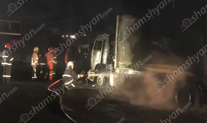 Խոշոր հրդեհ՝ Երևանում. քաղաքապետարանի հաշվեկշռում հաշվառված աղբատար «Kamaz»-ում հրդեհ է բռնկվել. այն դարձել է ոչ շահագործելի. կրակն ու ծուխը տեսանելի են մի քանի հարյուր մետրից. ՖՈՏՈՌԵՊՈՐՏԱԺ, ՏԵՍԱՆՅՈւԹ
