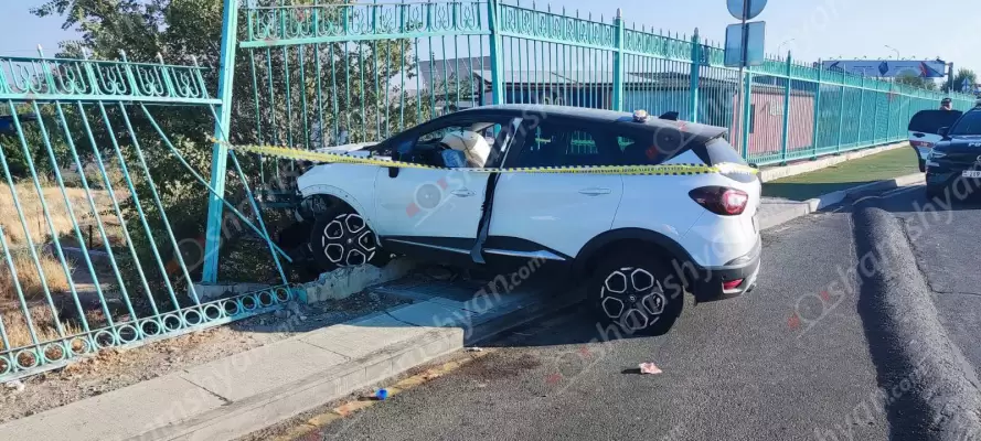 Ավտովթար՝ Երևանում․ 73-ամյա վարորդը «Renault»-ով «Զվարթնոց» օդանավակայանի մոտ բախվել է երկաթե ճաղավանդակներին․ 4 վիրավորներից 2-ը երեխաներ են․ ՖՈՏՈՌԵՊՈՐՏԱԺ, ՏԵՍԱՆՅՈՒԹ
