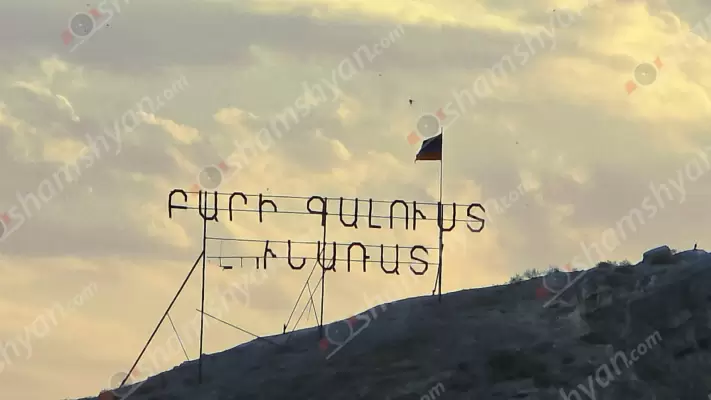 Զբոսաշրջիկները Խոր Վիրապ վանք այցելելիս ականատես են լինում «Բարի գալուստ Լուսառատ» կոտրված ու ջարդված ցուցանակներին. ՖՈՏՈՌԵՊՈՐՏԱԺ, ՏԵՍԱՆՅՈՒԹ