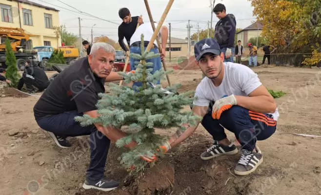 Արզնի համայնքում հակասանիտարական վիճակում գտնվող տարածքը, որտեղից համայնքի ղեկավարի ու բնակիչների կողմից հեռացվել էր մի քանի տոննա աղբ, արդեն դառնում է բնության գողտրիկ անկյուն. կատարվեց ծառատունկ. ՖՈՏՈՌԵՊՈՐՏԱԺ, ՏԵՍԱՆՅՈՒԹԵՐ