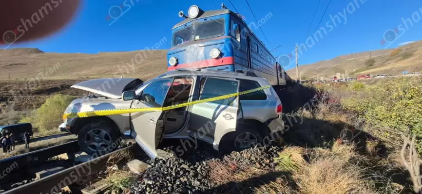 Ողբերգական դեպք՝ Լոռու մարզում. բախվել են մի քանի տոննա բենզին տեղափոխող բեռնատար գնացքն ու «Volkswagen Tuareg»-ը. վիրավորներից մեկը հիվանդանոցում մահացել է. ՖՈՏՈՌԵՊՈՐՏԱԺ, ՏԵՍԱՆՅՈՒԹ