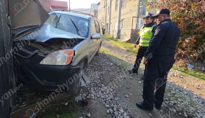 Խոշոր ավտովթար՝ Բջնի գյուղում․ «Honda»-ն բախվել է «Արարատ» ֆուտբոլային թիմի լեգենդար ֆուտբոլիստներից մեկի ամառանոցի քարե պարսպին և փլուզել մի հատված․ մայր ու դուստր տեղափոխվել են հիվանդանոց․ ՖՈՏՈՌԵՊՈՐՏԱԺ, ՏԵՍԱՆՅՈՒԹ