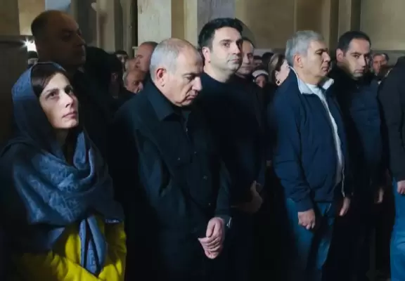 Այսօր պատարագի ժամանակ մի կին մոտեցավ և ասաց՝ 70 տարեկան եմ, առաջին անգամ եմ պատարագի մասնակցում․ սա այն է, ինչ անվանում ենք հոգևոր նորոգում․ Փաշինյան