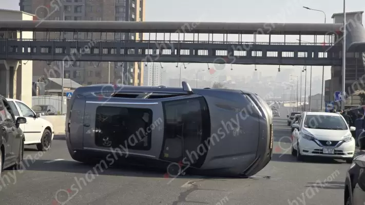 Ավտովթար՝ Երևանում. Աշտարակի խճուղուց Եղվարդի խճուղի տանող ճանապարհին բախվել են «BYD» էլեկտրամոբիլն ու «Hyundai Sonata»-ն. էլեկտրամոբիլը կողաշրջվել է, «Hyundai»-ն էլ գլխիվայր է շրջվել. օպերատիվ են գործել բժիշկներն ու պարեկները. ՖՈՏՈՌԵՊՈՐՏԱԺ, ՏԵՍԱՆՅՈՒԹ