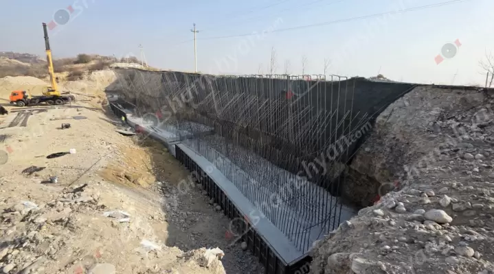 Երևանի քաղաքապետարանի ֆինանսավորմամբ Նուբարաշենից Բարձրաշեն տանող, շուրջ 30 տարի անընդհատ փլուզվող և վարորդների համար պատուհաս դարձած ճանապարհը «ԱՐՀՈՎՇԻՆ» ՍՊԸ-ն ոչ թե հիմնանորոգում, այլ ստեղծում է պաշտպանիչ հենապատ․ ՖՈՏՈՌԵՊՈՐՏԱԺ, ՏԵՍԱՆՅՈՒԹԵՐ