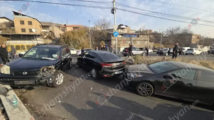 Ավտովթար՝ Երևանում. Թբիլիսյան խճուղում բախվել են «Nissan X-Trail»-ը, «Hyundai Elantra»-ն և «Kia»-ն. ճանապարհն ամբողջությամբ փակվել է. ՖՈՏՈՌԵՊՈՐՏԱԺ, ՏԵՍԱՆՅՈՒԹ