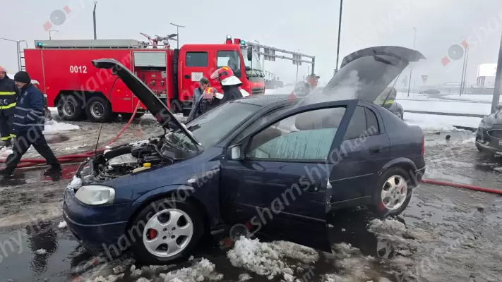 Արտակարգ դեպք՝ Երևանում․ «Զվարթնոց» օդանավակայանի ավտոկայանատեղիում հրդեհ է բռնկվել «Opel Astra»-ում․ ժամանել են հրշեջների 2 մարտական հաշվարկ․ պարեկները սահմանազատել են տարածքը․ ՖՈՏՈՌԵՊՈՐՏԱԺ, ՏԵՍԱՆՅՈՒԹ