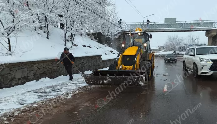 Աշտարակի քաղաքապետը հերթական անգամ ապացուցեց, որ ինքն ու իր աշխատակազմը կանգնած են բնակչի թիկունքին. քաղաքը մաքրվում է ձյան շերտից ու մերկասառույցից. ՖՈՏՈՌԵՊՈՐՏԱԺ, ՏԵՍԱՆՅՈւԹ