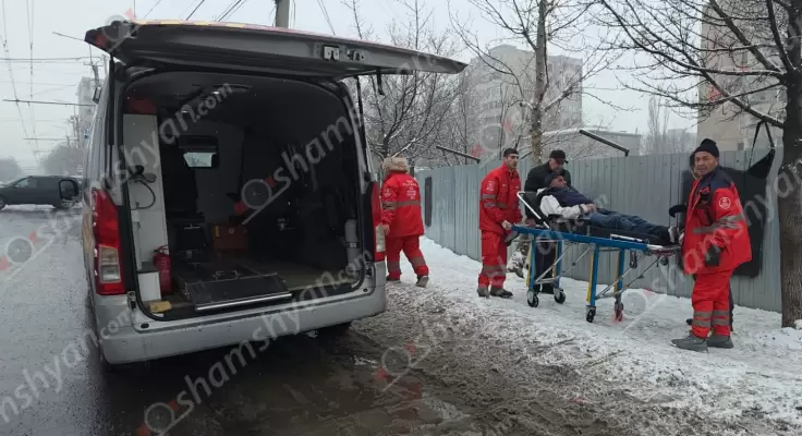 Երևանի շտապօգնության բժիշկները հերթական անգամ ապացուցեցին, որ իրենք հավատարիմ են Հիպոկրատին տրված երդմանը․ Ավանում՝ փողոցում հայտնաբերված տղամարդուն նախ օգնություն ցուցաբերեցին, ապա տեղափոխեցին հիվանդանոց․ ՖՈՏՈՌԵՊՈՐՏԱԺ, ՏԵՍԱՆՅՈՒԹ