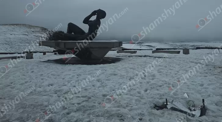 Հերթական անգամ ստահակը կամ ստահակները ոտնձգություն են կատարել «Չայնիի» ոլորաններում տեղադրված «Արձագանք» քանդակի նկատմամբ․ այն վերջերս էր Կառավարության ֆինանսավորմամբ վերականգնվել և դարձել նաև զբոսաշրջիկների սիրելի վայր․ ՖՈՏՈՌԵՊՈՐՏԱԺ, ՏԵՍԱՆՅՈւԹԵՐ