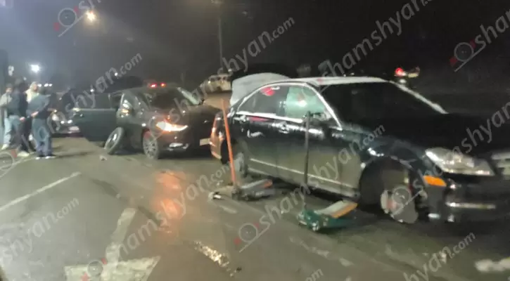 Արտակարգ իրավիճակ Երևանի Դավիթ Բեկի պողոտայում․մարդաբոյ փոսերը 25-ից ավելի մեքենաների անվադողերն են պայթեցրել ու անվահեծաններ կոտրել․վարորդներին օգնության են հասել շարժական վուլկանիզացիայի աշխատակիցներն ու ՊԾ Երևանի գնդի պարեկները․ՖՈՏՈՌԵՊՈՐՏԱժ, ՏԵՍԱՆՅՈՒԹ