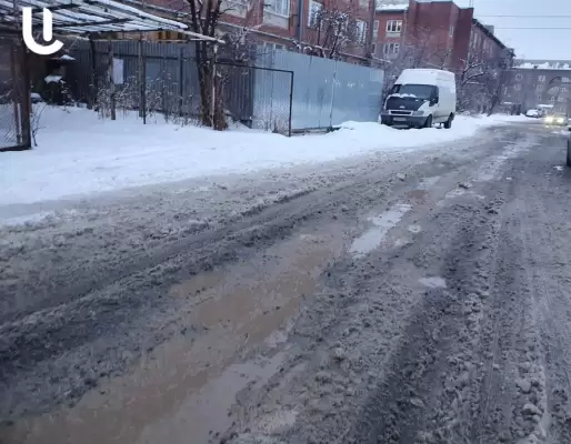 «Ուշադիր լսի՛ր»․․․, «լսում եմ»․ թեժ զրույց՝ ՔՊ-ականների ու Վարդան Ղուկասյանի փեսայի միջև՝ Գյումրու «մարդաբոյ» փոսերի ու հալվող ասֆալտի մասին․ Aravot.am