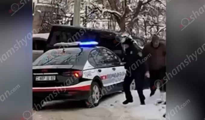 ԲԱՑԱՌԻԿ ՏԵՍԱՆՅՈՒԹ․Երևանում «Mercedes G»-ն մերկասառույց ճանապարհին  բախվում է մեկ այլ վթար ձևակերպող պարեկի ծառայողական ավտոմեքենային․ պարեկը և նրա հետ գտնվող քաղաքացին հրաշքով են փրկվում. ՖՈՏՈՌԵՊՈՐՏԱԺ