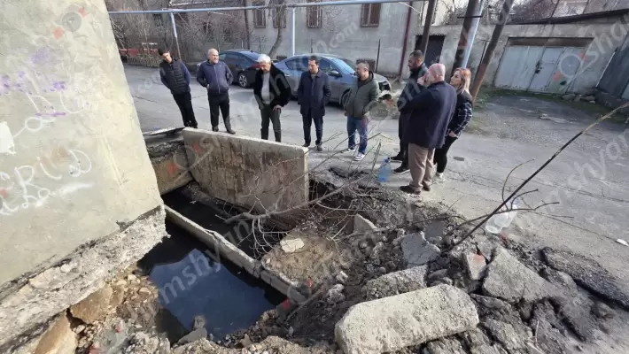 Արտակարգ իրավիճակ՝ Երևանում. Աջափնյակում 10 օր է կոյուղատարերից կեղտաջրերը դուրս են գալիս, լցվում ավտոտնակներ ու բազմաբնակարանային շենքերի նկուղներ. կա վտանգ, որ շենքերը կդառնան վթարային․ պատասխանատուները «ուղտի ականջում քնած են». ՖՈՏՈՌԵՊՈՐՏԱԺ, ՏԵՍԱՆՅՈւԹ