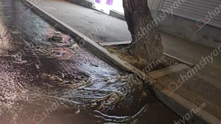 Արտակարգ ու հակասանիտարական վիճակ՝ Երևանում․ Աջափնյակի մի քանի փողոցներ 4 օր է ողողված են կեղտաջրերով․ «Վեոլիա ջուր» ընկերությունը կարծես  «ջայլամի կեցվածք» ընդունած լինի․ բնակիչները պատրաստ են դիմել կտրուկ միջոցների․ ՖՈՏՈՌԵՊՈՐՏԱԺ, ՏԵՍԱՆՅՈՒԹ